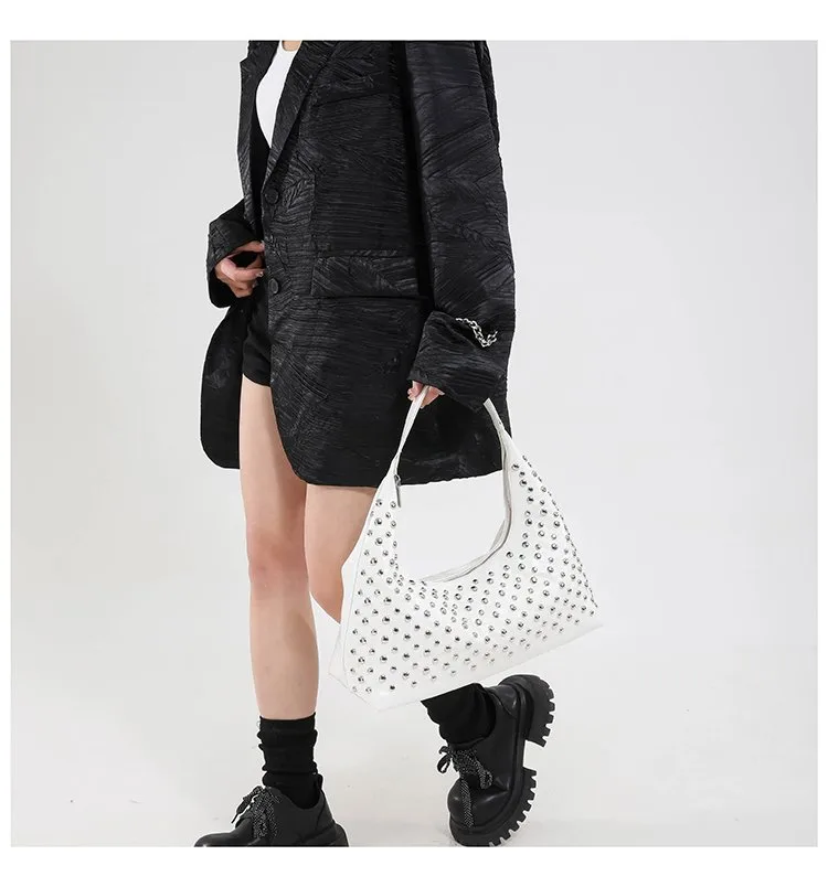 Women's Pu Leather Round Dots Streetwear Pillow Shape Zipper Tote Bag display picture 9