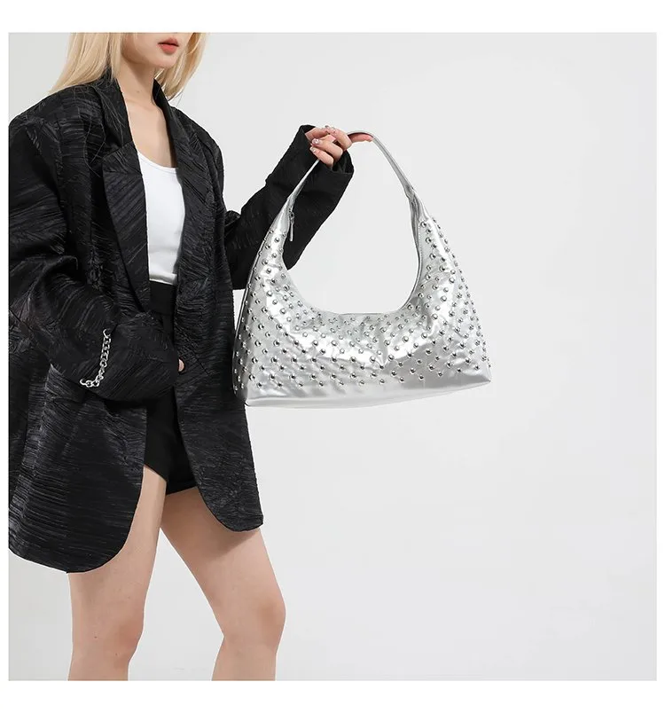 Women's Pu Leather Round Dots Streetwear Pillow Shape Zipper Tote Bag display picture 15