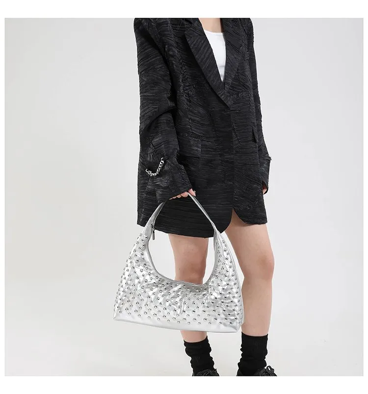 Women's Pu Leather Round Dots Streetwear Pillow Shape Zipper Tote Bag display picture 11