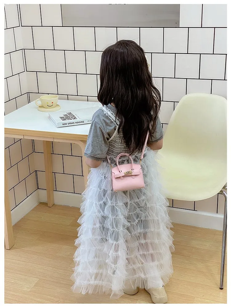 Girl'S Pu Leather Solid Color Classic Style Streetwear Square Lock Clasp Shoulder Bag display picture 9