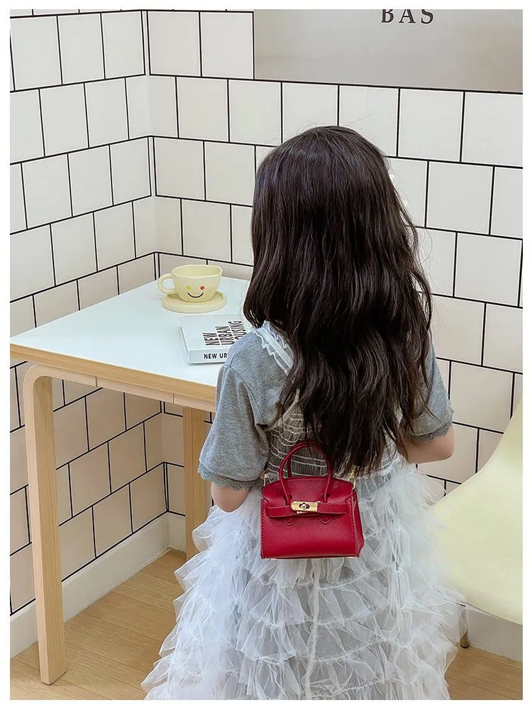 Girl'S Pu Leather Solid Color Classic Style Streetwear Square Lock Clasp Shoulder Bag display picture 18