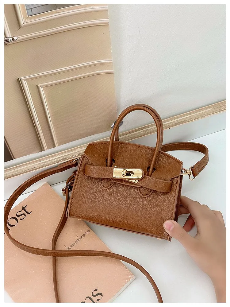 Girl'S Pu Leather Solid Color Classic Style Streetwear Square Lock Clasp Shoulder Bag display picture 22