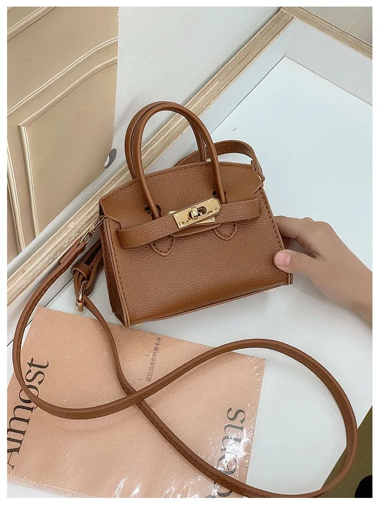 Girl'S Pu Leather Solid Color Classic Style Streetwear Square Lock Clasp Shoulder Bag display picture 21