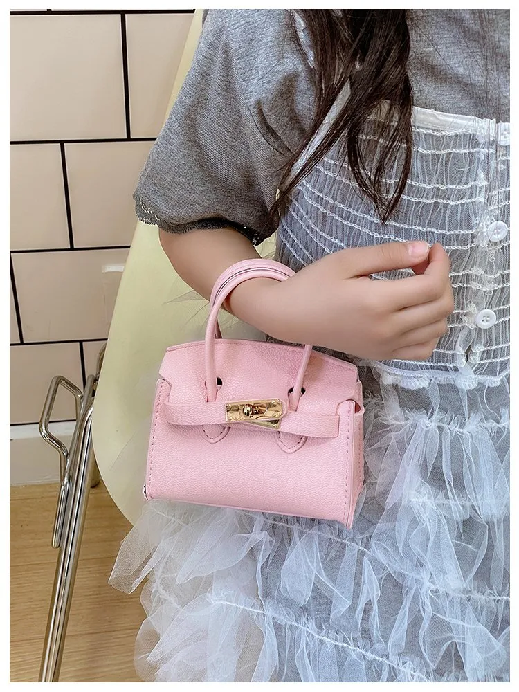 Girl'S Pu Leather Solid Color Classic Style Streetwear Square Lock Clasp Shoulder Bag display picture 25