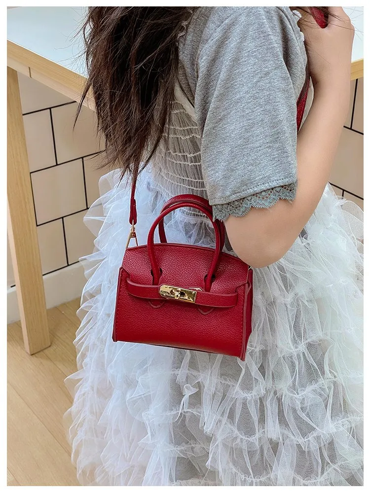 Girl'S Pu Leather Solid Color Classic Style Streetwear Square Lock Clasp Shoulder Bag display picture 8