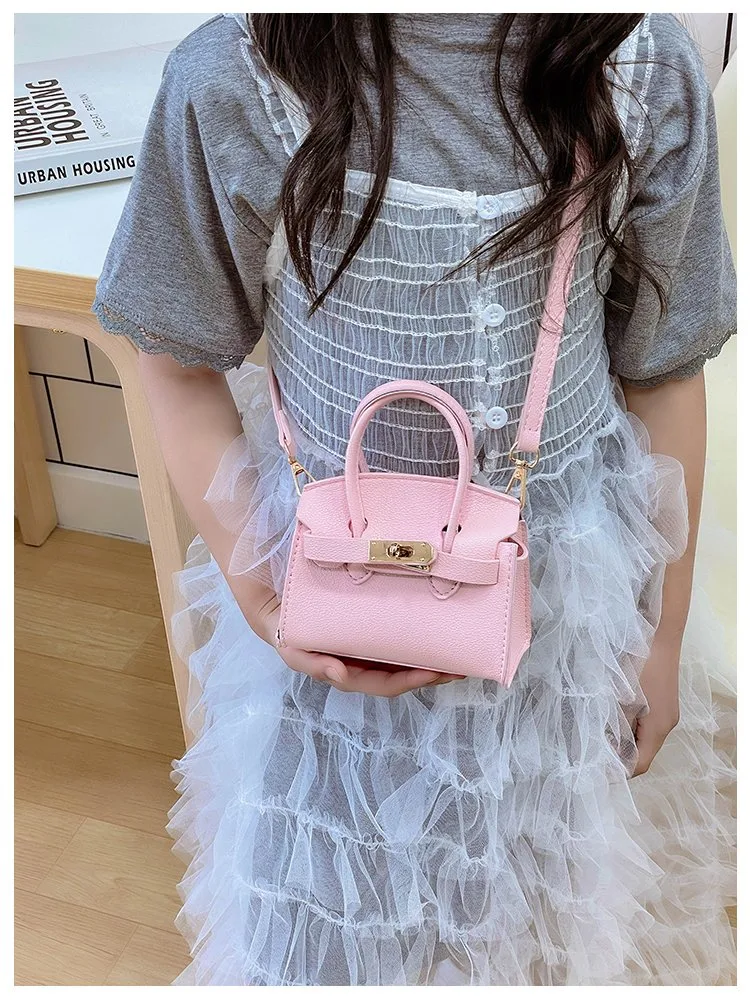 Girl'S Pu Leather Solid Color Classic Style Streetwear Square Lock Clasp Shoulder Bag display picture 12