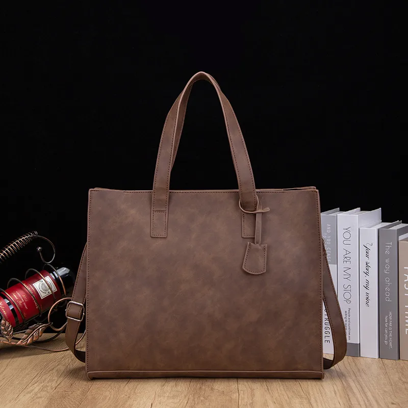 Korean Style Horizontal Fashionable PU Leather TOTE Bag Trendy Crossbody Handbag Men's Shoulder Bag Vintage TOTE Bag display picture 4