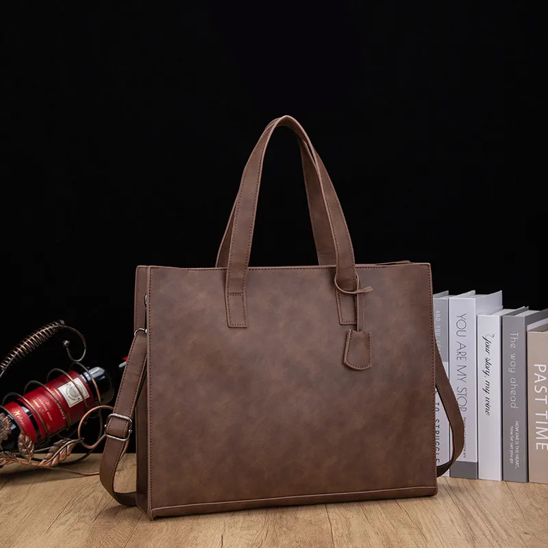 Korean Style Horizontal Fashionable PU Leather TOTE Bag Trendy Crossbody Handbag Men's Shoulder Bag Vintage TOTE Bag display picture 6