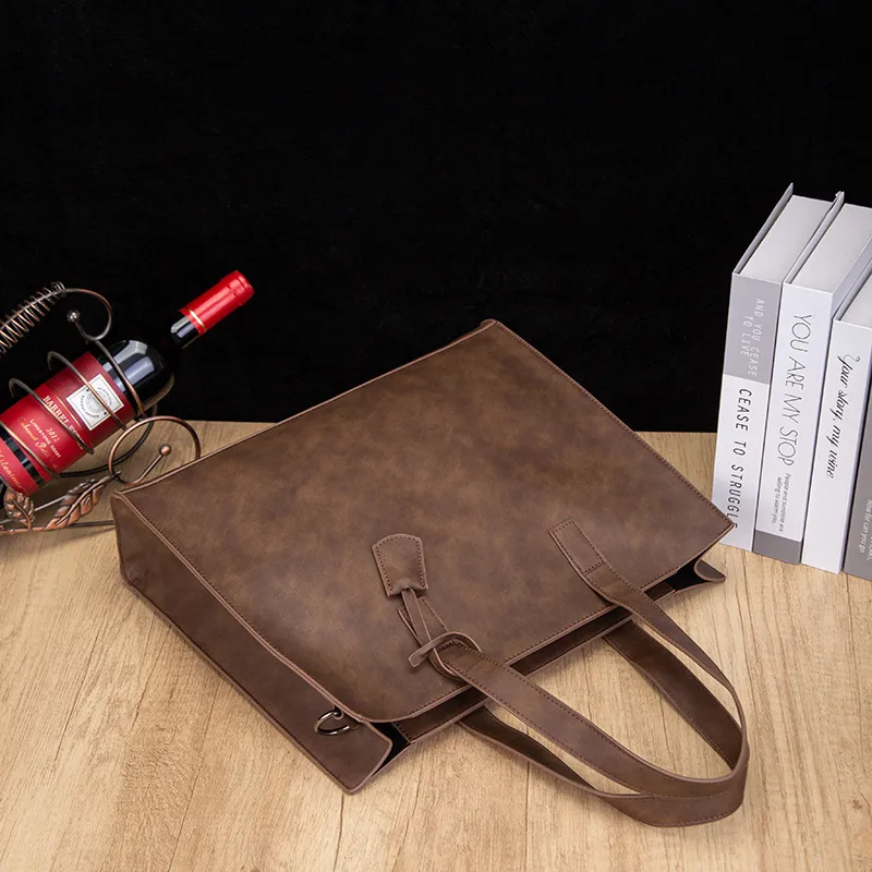 Korean Style Horizontal Fashionable PU Leather TOTE Bag Trendy Crossbody Handbag Men's Shoulder Bag Vintage TOTE Bag display picture 8