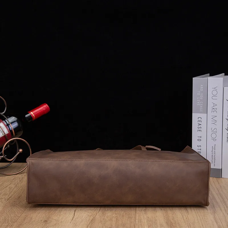 Korean Style Horizontal Fashionable PU Leather TOTE Bag Trendy Crossbody Handbag Men's Shoulder Bag Vintage TOTE Bag display picture 10