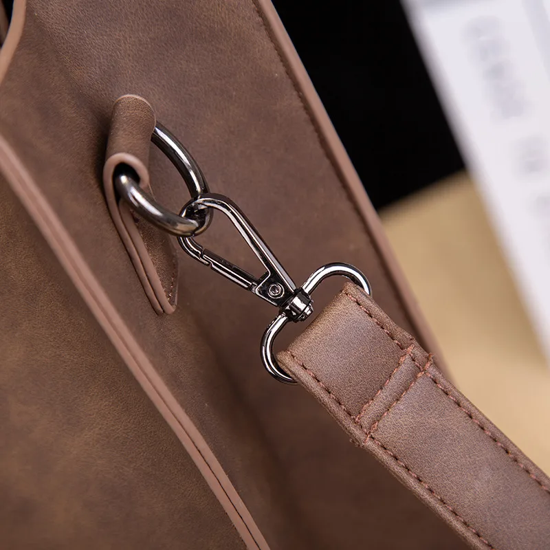 Korean Style Horizontal Fashionable PU Leather TOTE Bag Trendy Crossbody Handbag Men's Shoulder Bag Vintage TOTE Bag display picture 14