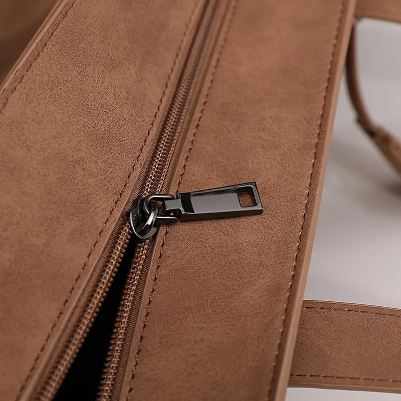 Korean Style Horizontal Fashionable PU Leather TOTE Bag Trendy Crossbody Handbag Men's Shoulder Bag Vintage TOTE Bag display picture 19