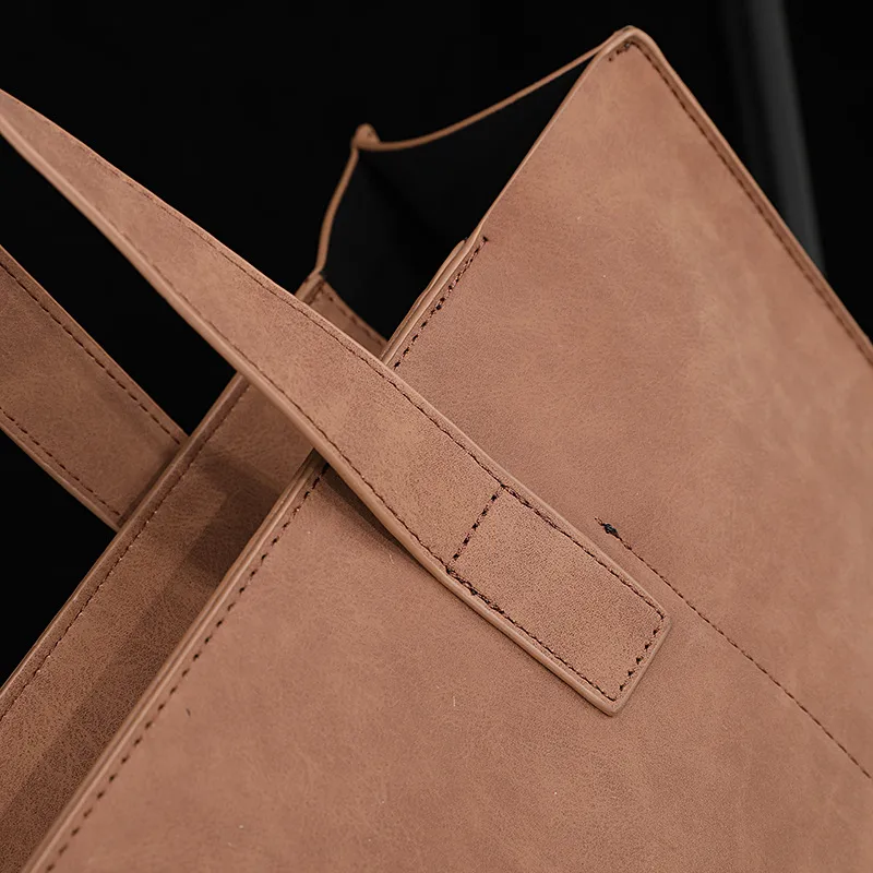 Korean Style Horizontal Fashionable PU Leather TOTE Bag Trendy Crossbody Handbag Men's Shoulder Bag Vintage TOTE Bag display picture 21