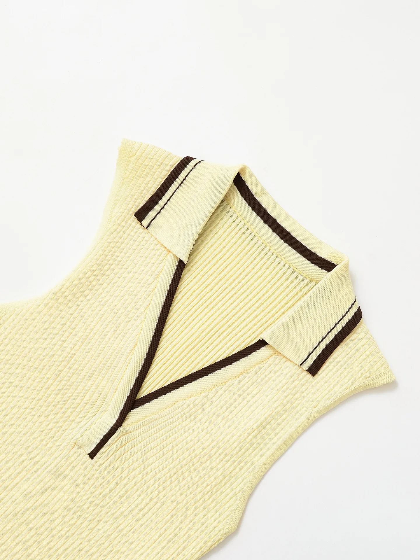 Women's T-shirt Sleeveless Sweaters & Cardigans Elegant Solid Color display picture 9