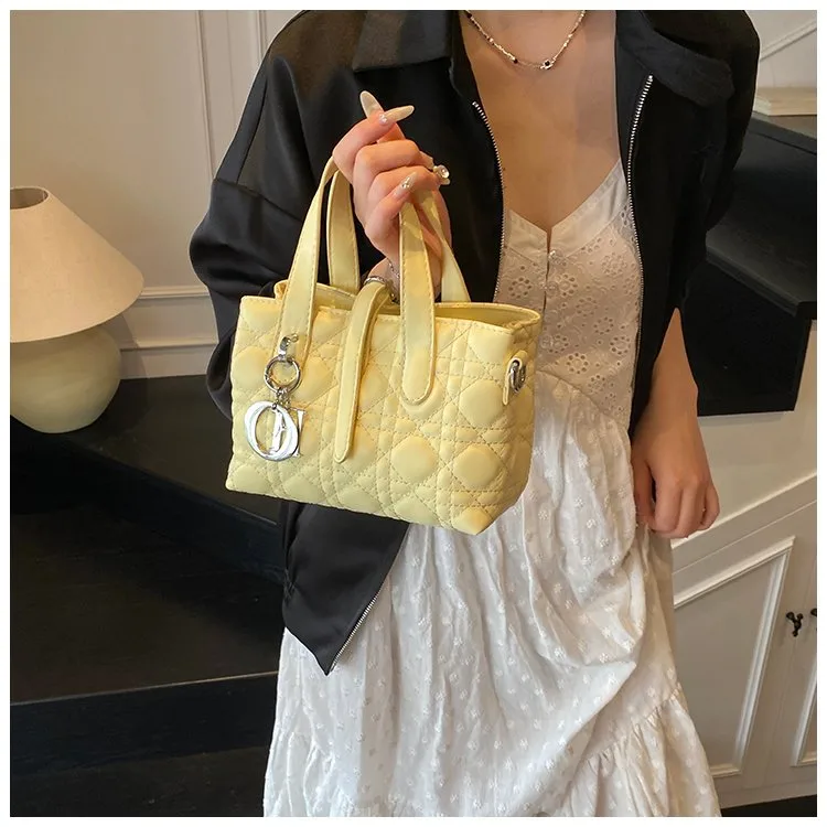 Women's Pu Leather Plaid Solid Color Streetwear Square Zipper Shoulder Bag display picture 12