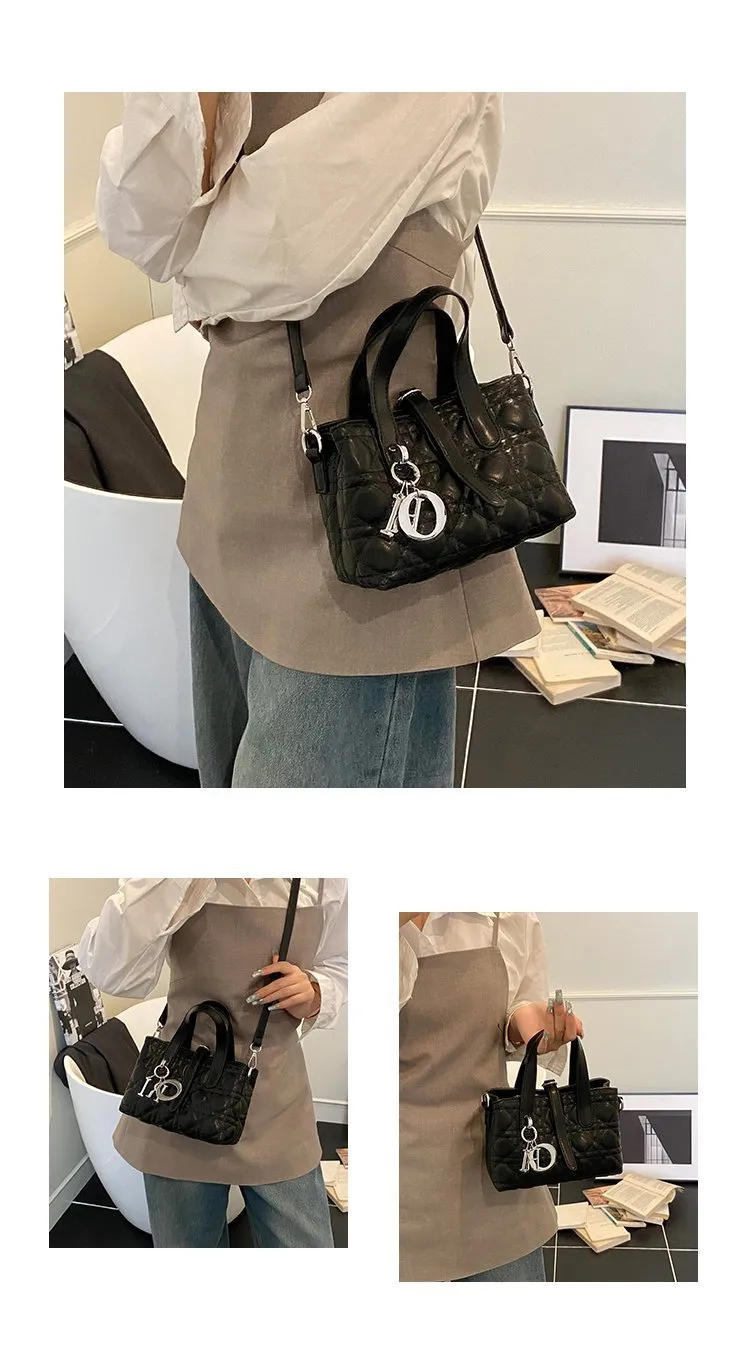 Women's Pu Leather Plaid Solid Color Streetwear Square Zipper Shoulder Bag display picture 5