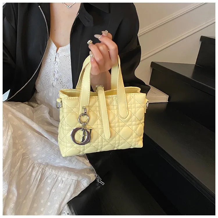 Women's Pu Leather Plaid Solid Color Streetwear Square Zipper Shoulder Bag display picture 14