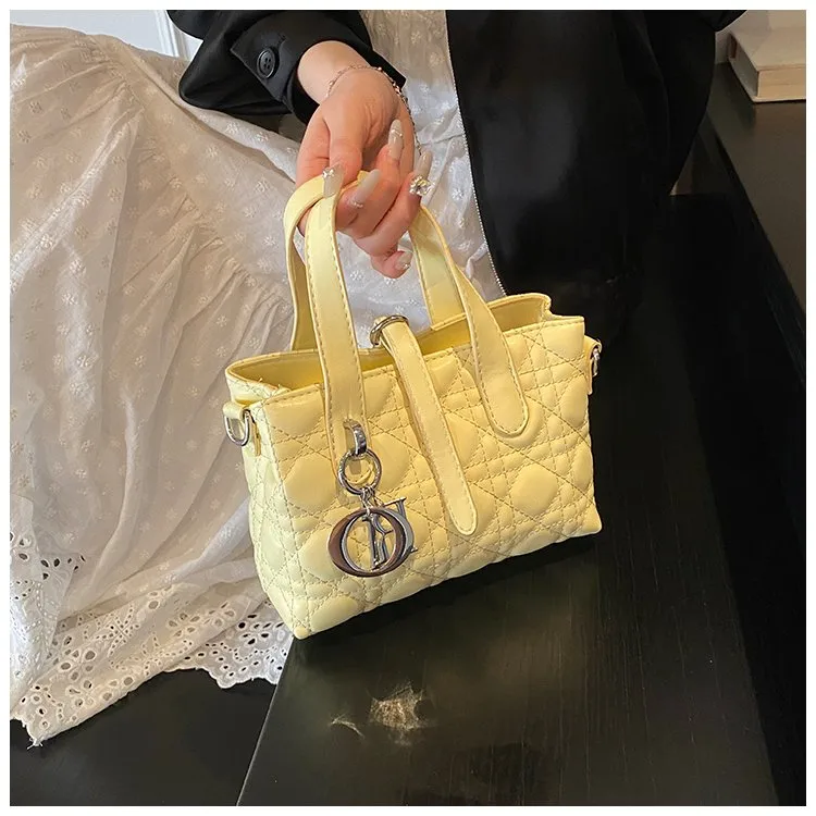 Women's Pu Leather Plaid Solid Color Streetwear Square Zipper Shoulder Bag display picture 20