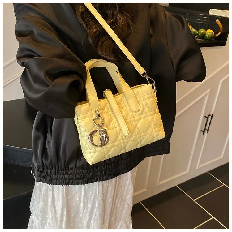 Women's Pu Leather Plaid Solid Color Streetwear Square Zipper Shoulder Bag display picture 17