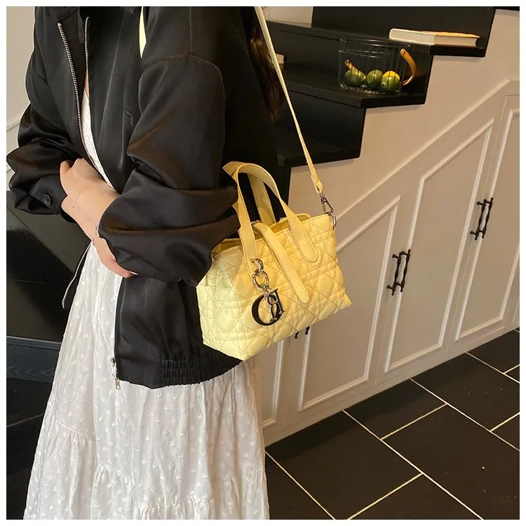 Women's Pu Leather Plaid Solid Color Streetwear Square Zipper Shoulder Bag display picture 22