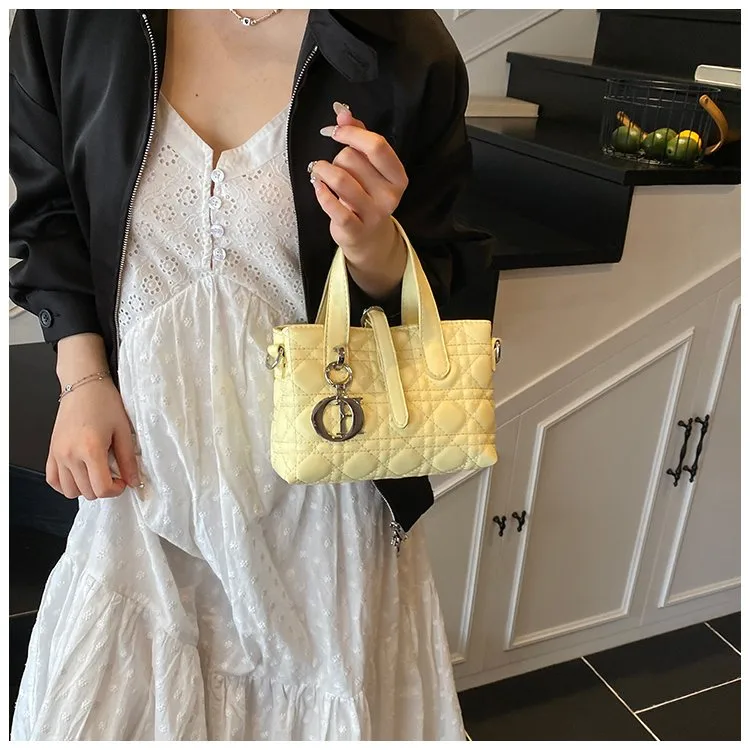 Women's Pu Leather Plaid Solid Color Streetwear Square Zipper Shoulder Bag display picture 7
