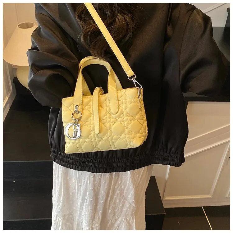 Women's Pu Leather Plaid Solid Color Streetwear Square Zipper Shoulder Bag display picture 23