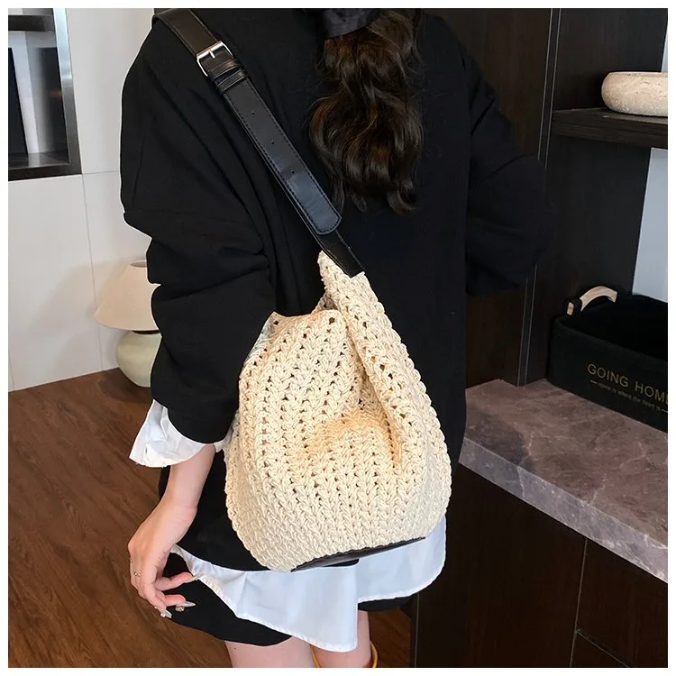 Women's Pu Leather Fabric Solid Color Vacation Streetwear Square Open Tote Bag display picture 7