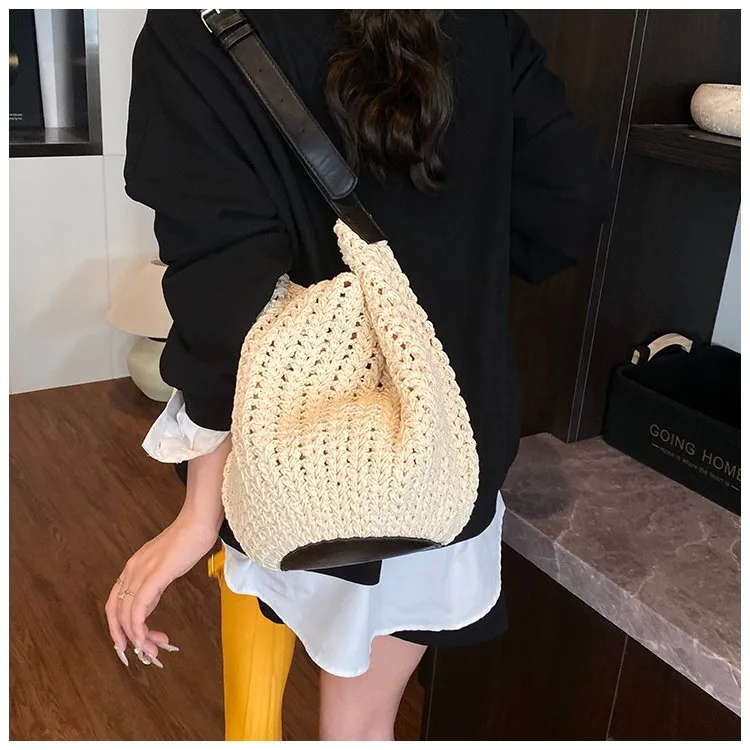 Women's Pu Leather Fabric Solid Color Vacation Streetwear Square Open Tote Bag display picture 8
