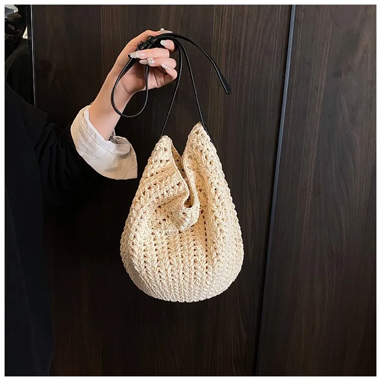 Women's Pu Leather Fabric Solid Color Vacation Streetwear Square Open Tote Bag display picture 11