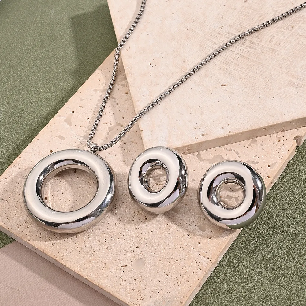 Casual Sweet Simple Style Round Stainless Steel Polishing Plating 18K Gold Plated Women's Earrings Necklace Jewelry Set display picture 2
