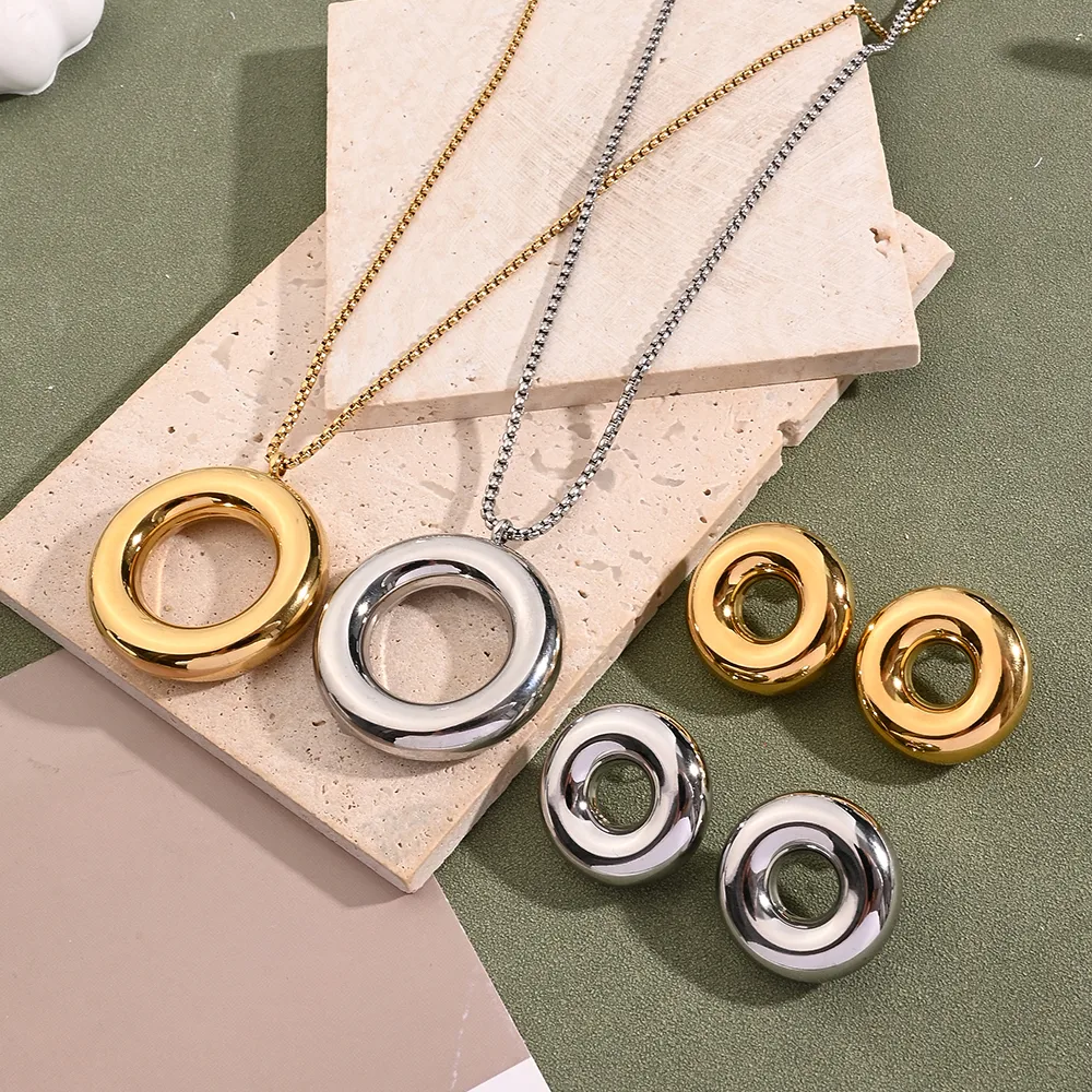 Casual Sweet Simple Style Round Stainless Steel Polishing Plating 18K Gold Plated Women's Earrings Necklace Jewelry Set display picture 1