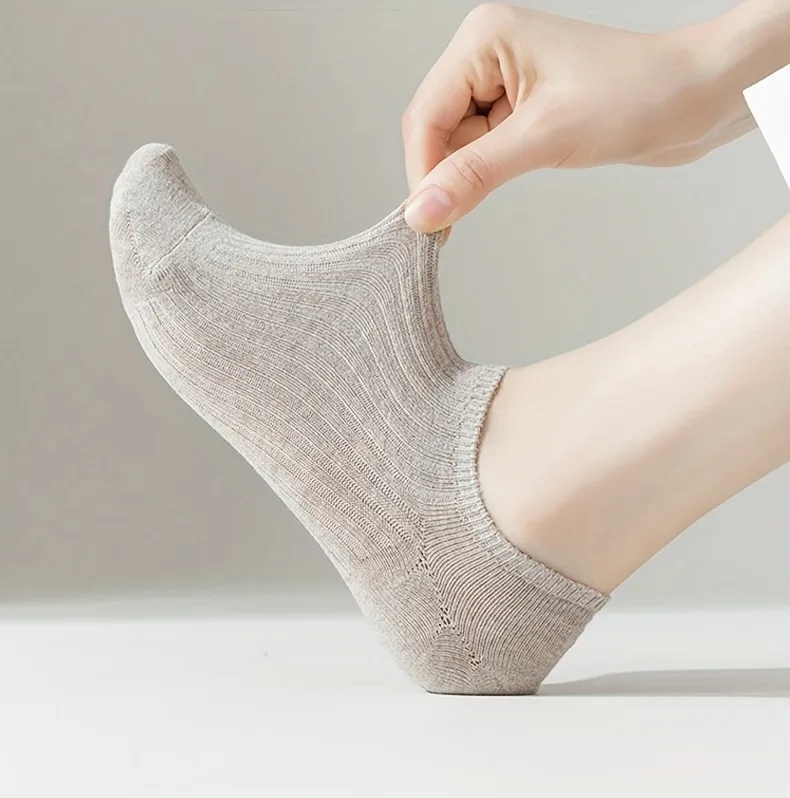 Boat Socks Women's Summer Thin Solid Color Simple Japanese Invisible Socks Shallow Mouth Non-slip Breathable Sweat-absorbent Boat Socks Wholesale display picture 12