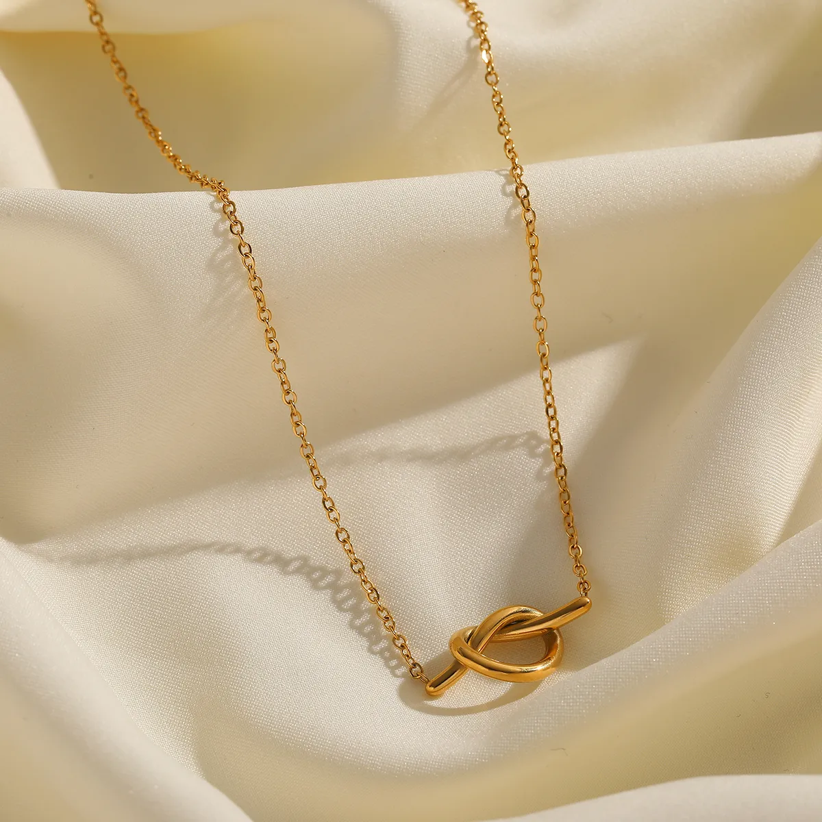 Casual Elegant Simple Style Geometric 304 Stainless Steel 18K Gold Plated Women's Pendant Necklace display picture 2