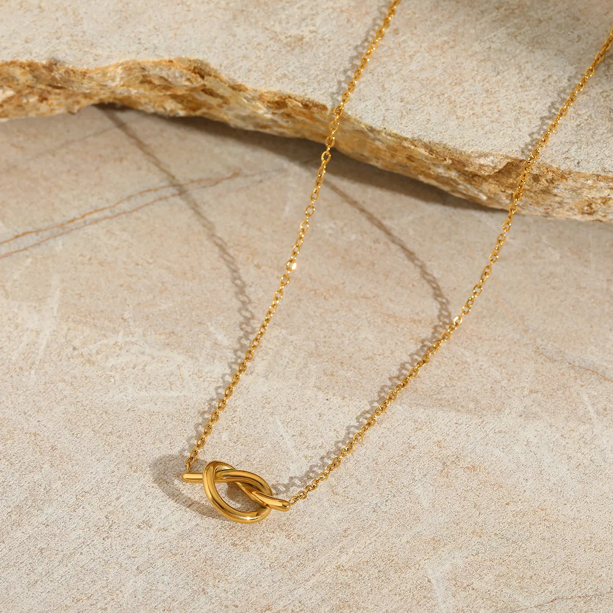 Casual Elegant Simple Style Geometric 304 Stainless Steel 18K Gold Plated Women's Pendant Necklace display picture 1