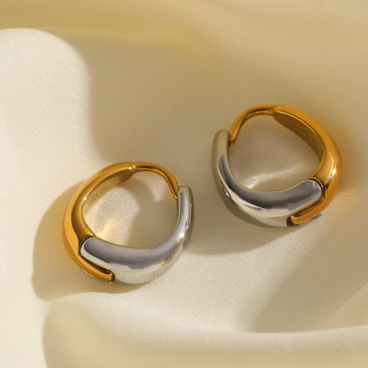 1 Pair Simple Style Classic Style Commute Geometric Mixed Metal Plating 304 Stainless Steel 18K Gold Plated Ear Studs display picture 2