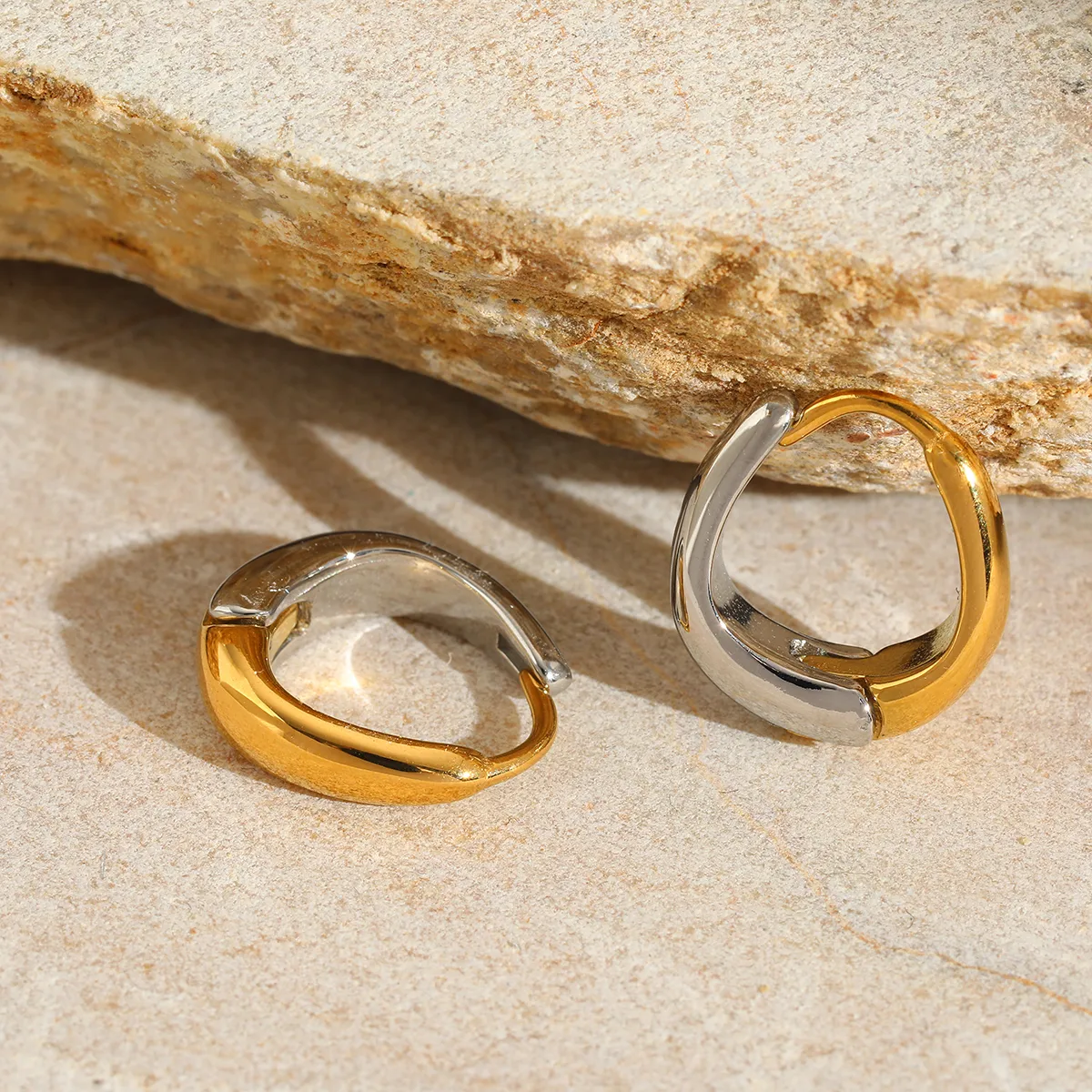 1 Pair Simple Style Classic Style Commute Geometric Mixed Metal Plating 304 Stainless Steel 18K Gold Plated Ear Studs display picture 1