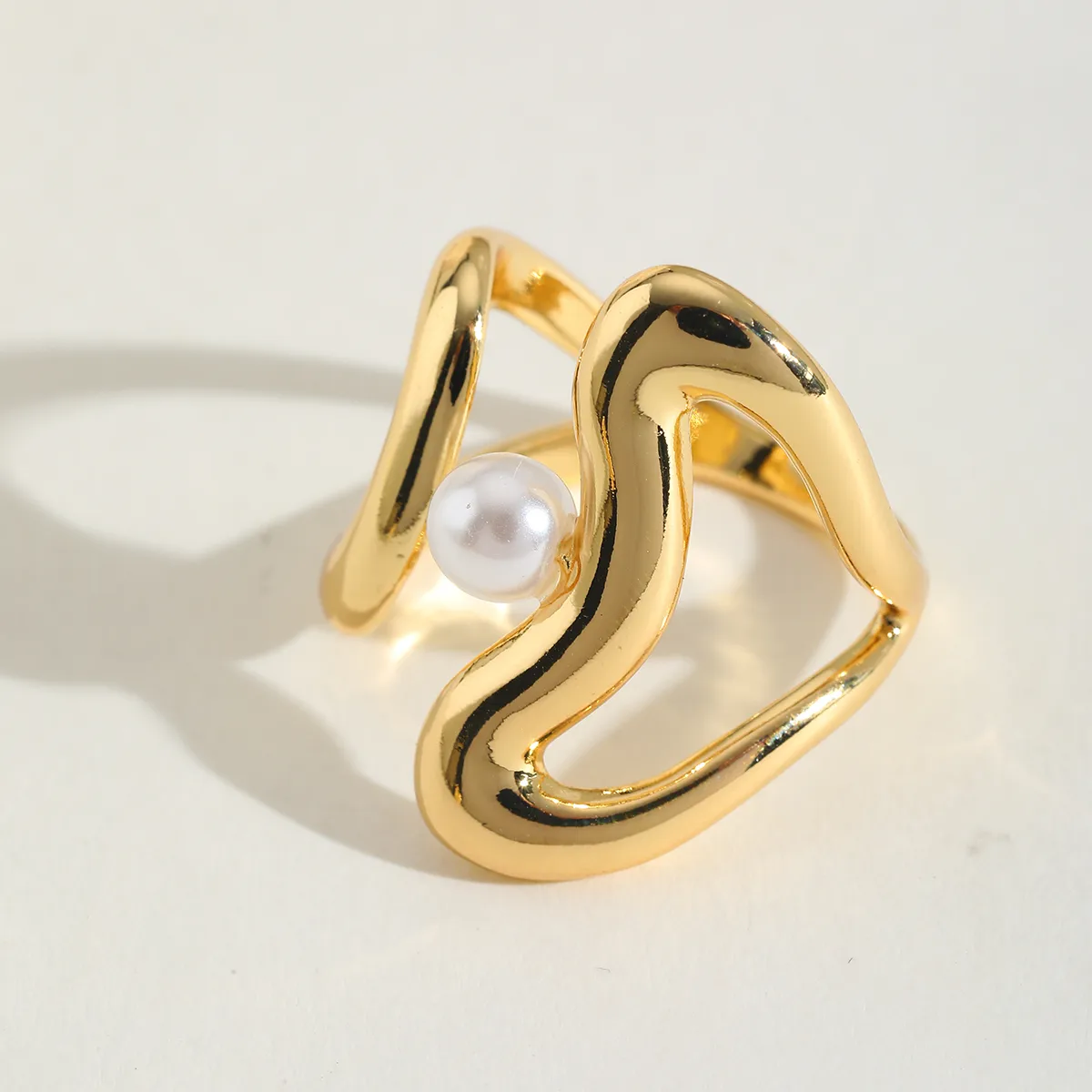 Elegant Romantic Classic Style Solid Color Copper Plating Imitation Pearl 18K Gold Plated Women's Open Rings display picture 2