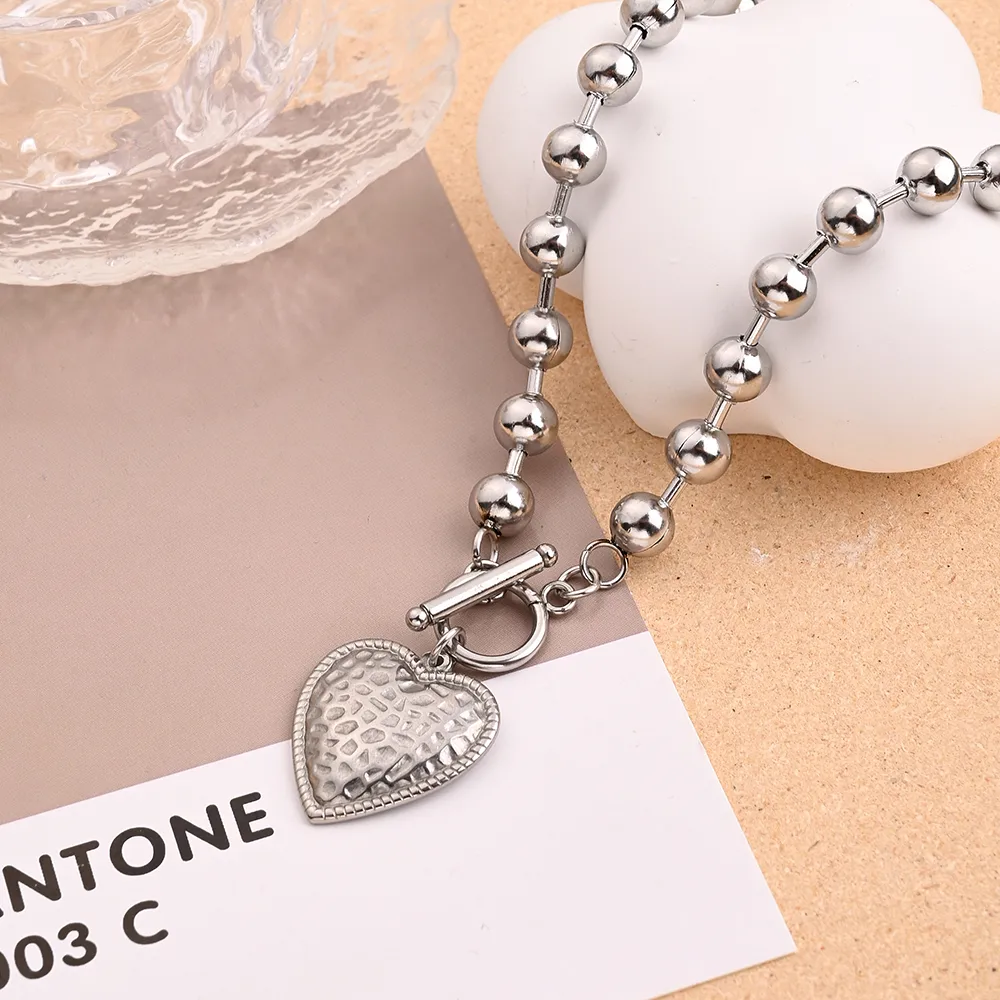 Casual Vacation Red Heart Stainless Steel Polishing Women's Necklace display picture 3