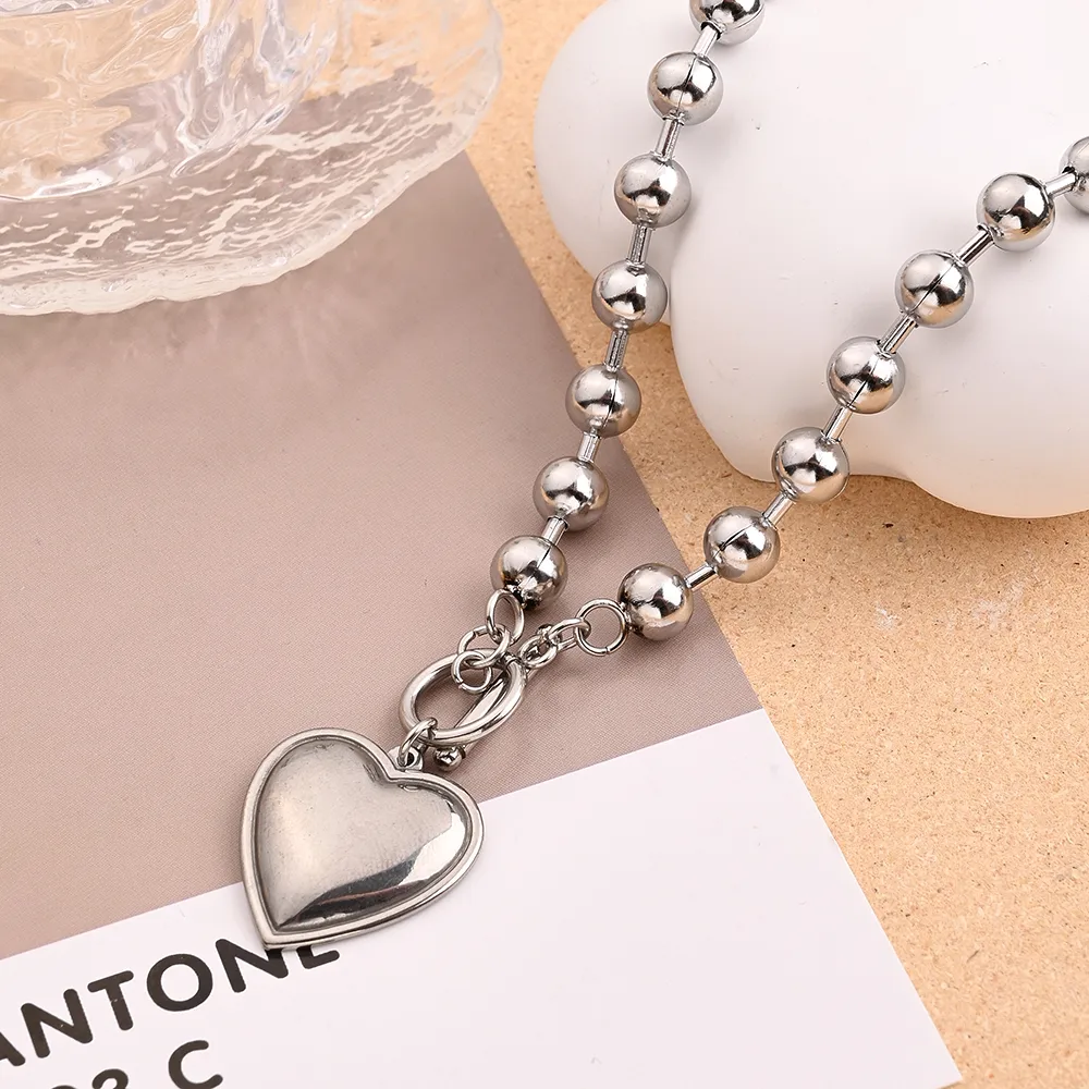 Casual Vacation Red Heart Stainless Steel Polishing Women's Necklace display picture 5