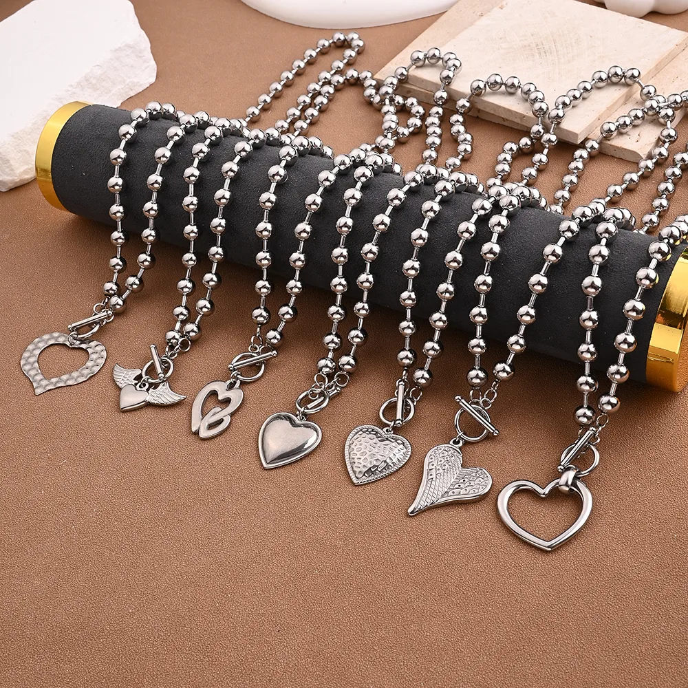 Casual Vacation Red Heart Stainless Steel Polishing Women's Necklace display picture 1