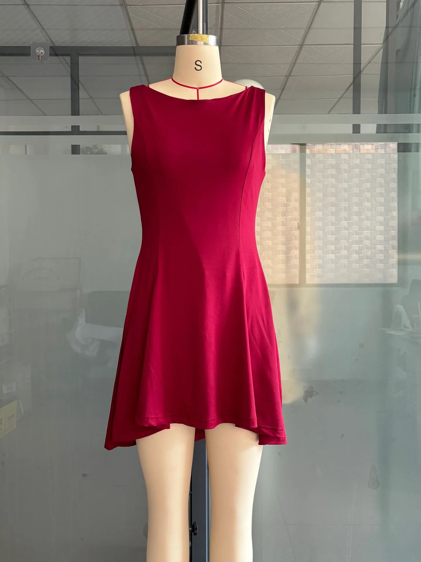 Slim-fit Solid Color New Sleeveless Sexy Spice Girls  One-character Collar Dress Slim-fit Slim Back display picture 2