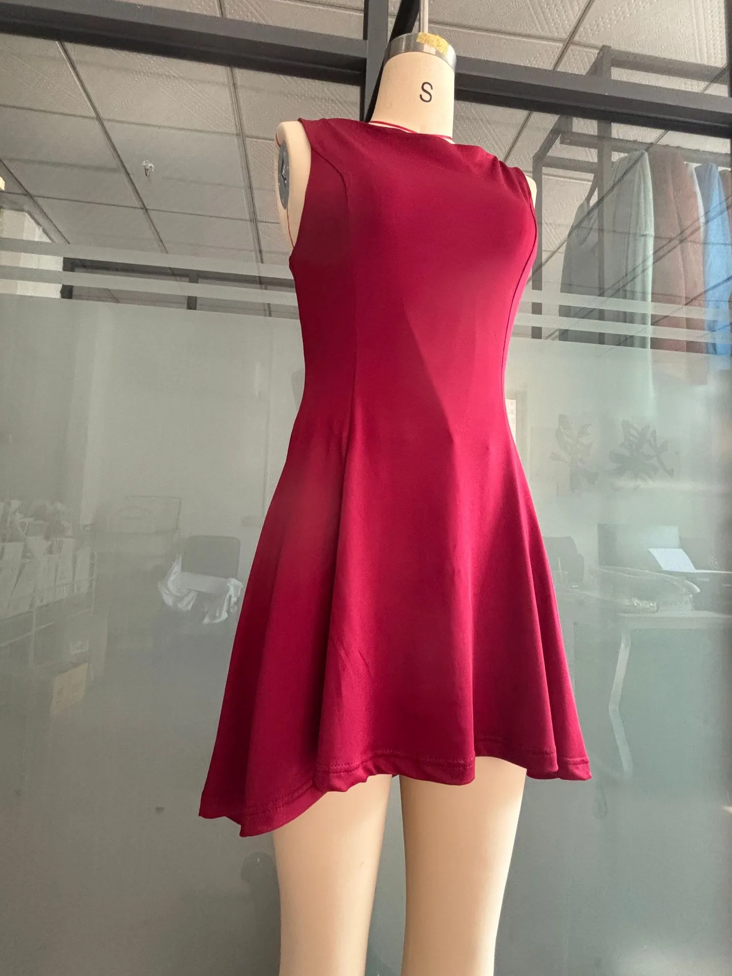 Slim-fit Solid Color New Sleeveless Sexy Spice Girls  One-character Collar Dress Slim-fit Slim Back display picture 3
