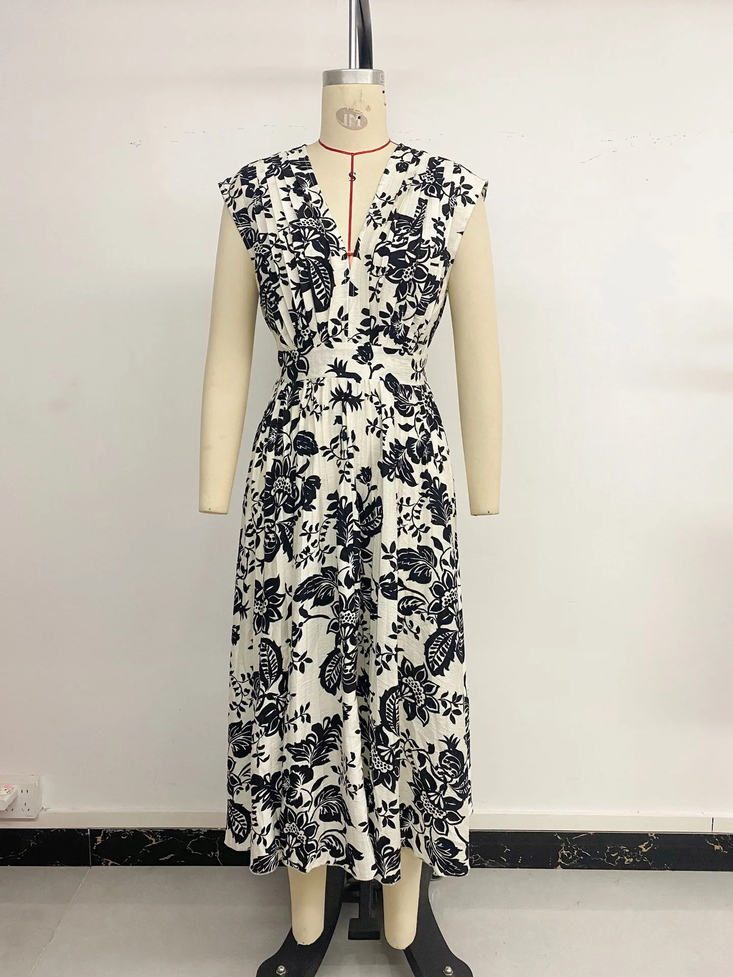 Women's A- Line Skirt Elegant Vacation V Neck Sleeveless Plant Midi Dress Daily Street display picture 11