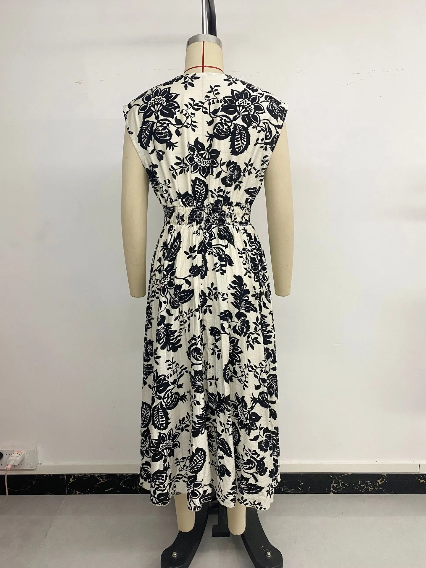 Women's A- Line Skirt Elegant Vacation V Neck Sleeveless Plant Midi Dress Daily Street display picture 13