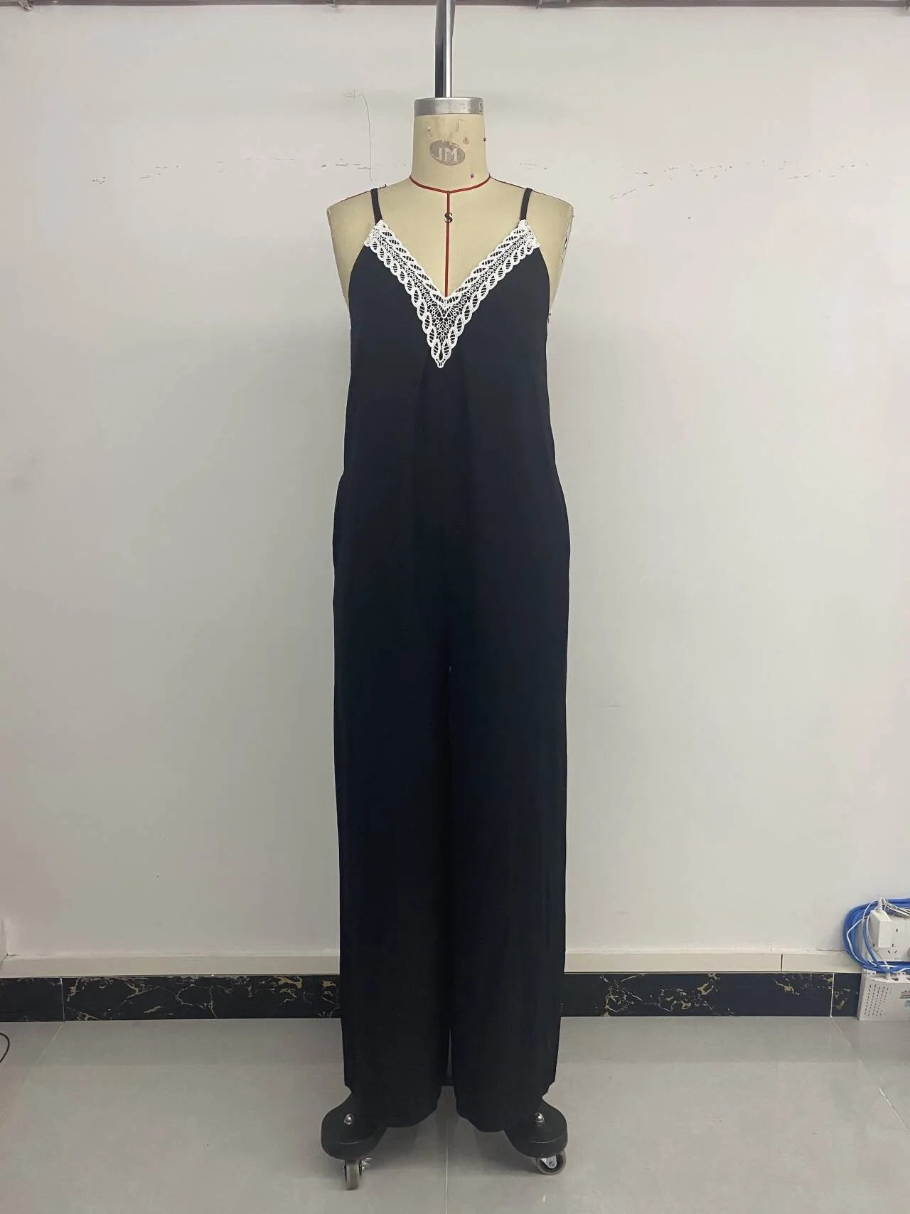 Women's Daily Casual Leaf Lace Backless Jumpsuits display picture 9