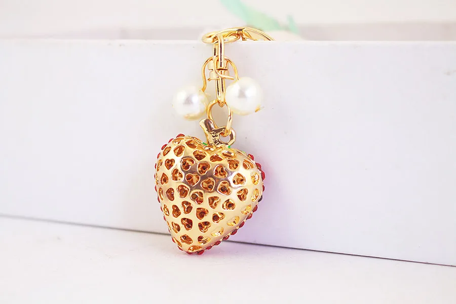 1 Piece Cute Artistic Strawberry Alloy Inlay Rhinestones Keychain display picture 3