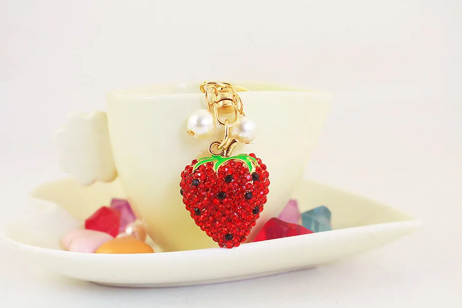 1 Piece Cute Artistic Strawberry Alloy Inlay Rhinestones Keychain display picture 4