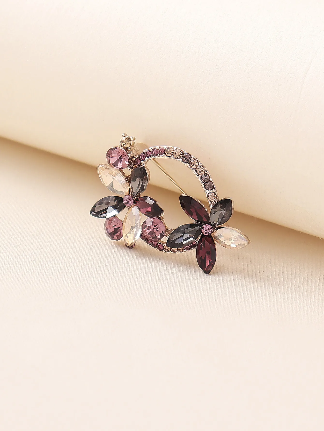 Elegant Shiny Infinity Copper Inlay Zircon Women's Brooches display picture 3