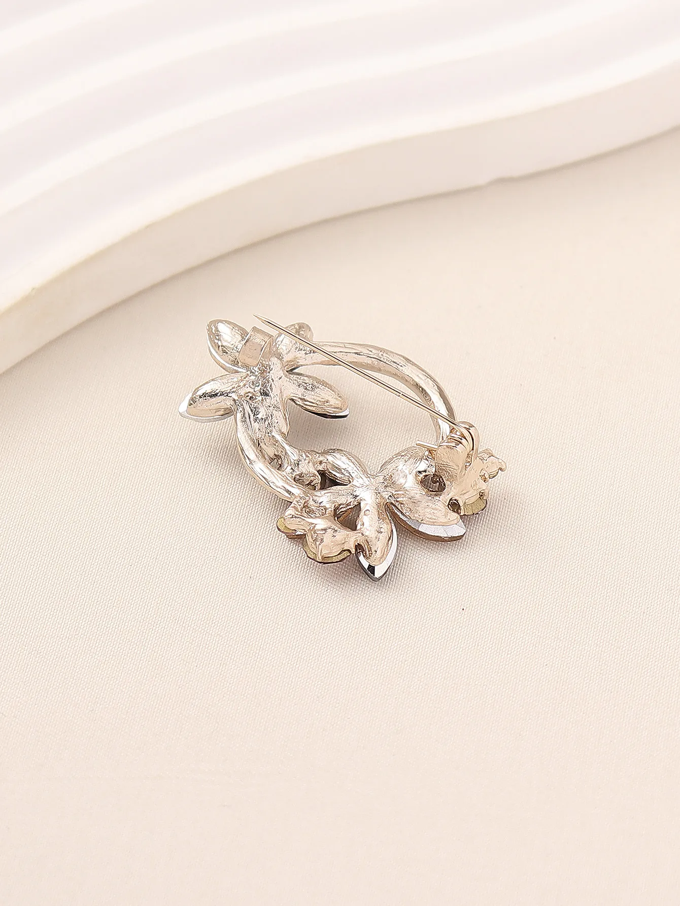 Elegant Shiny Infinity Copper Inlay Zircon Women's Brooches display picture 7