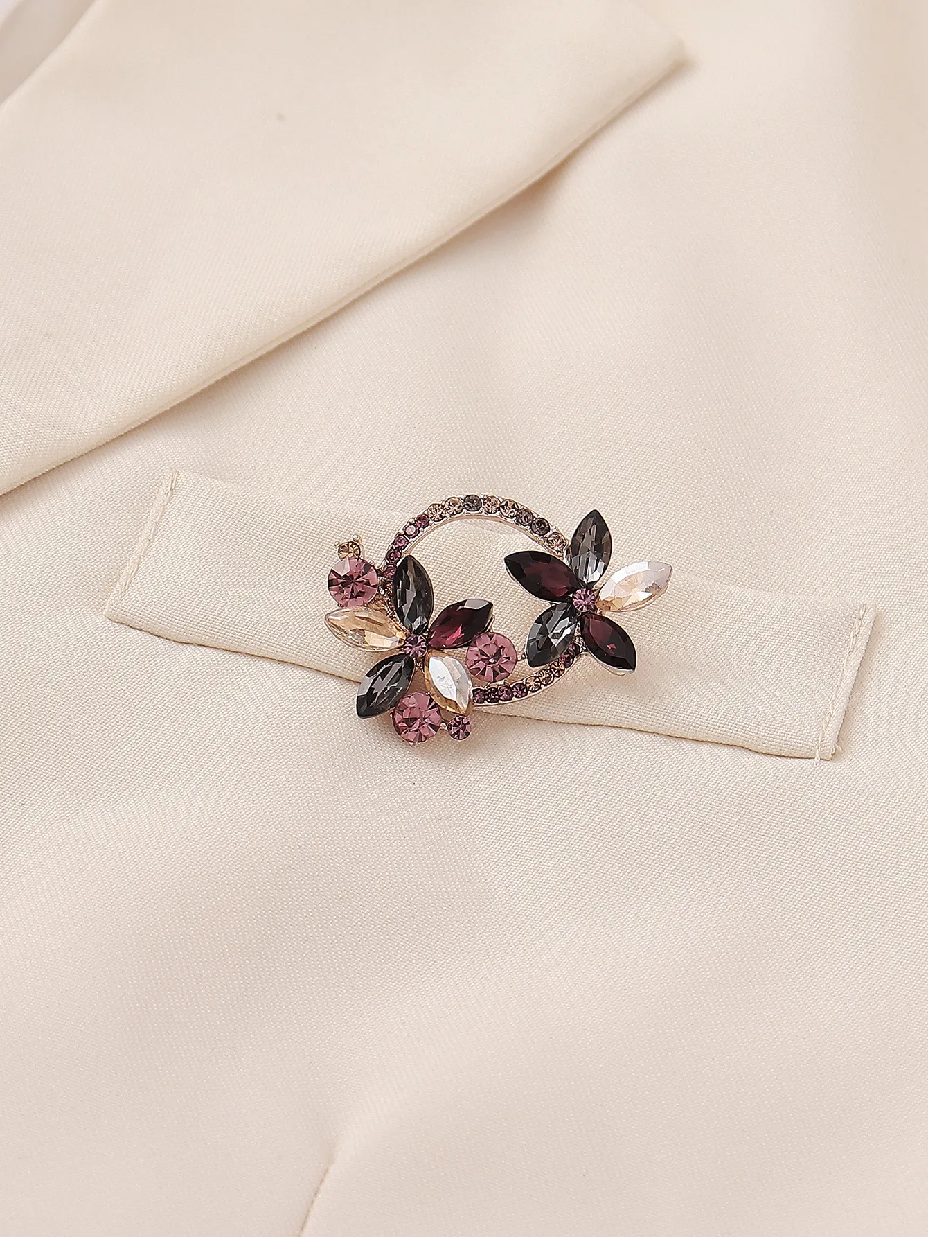 Elegant Shiny Infinity Copper Inlay Zircon Women's Brooches display picture 6